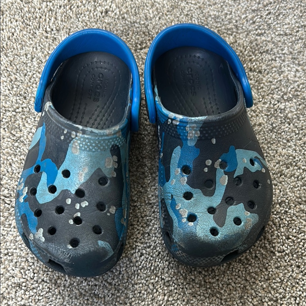 Crocs Classic Printed Camo / Marbled Sandals - Toddler 9